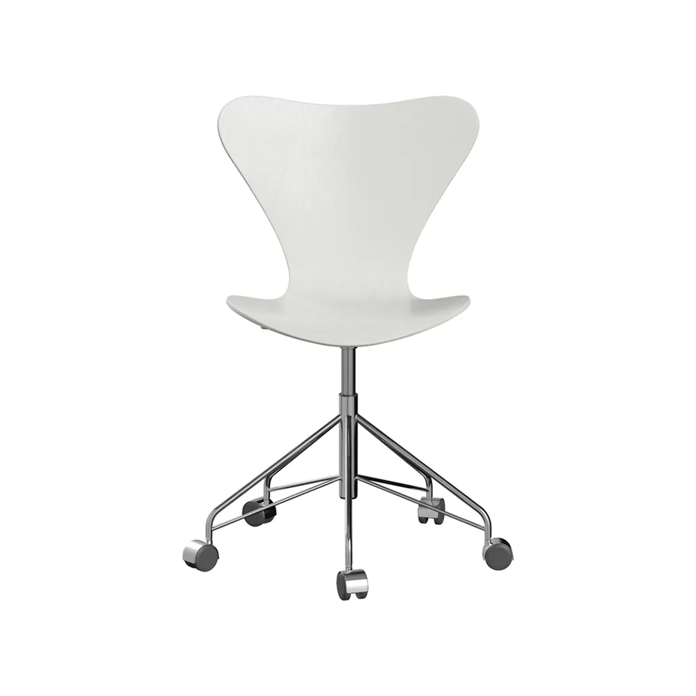 Fritz Hansen Sjuan 3117 kontorsstol i vit ask och krom med hårda hjul