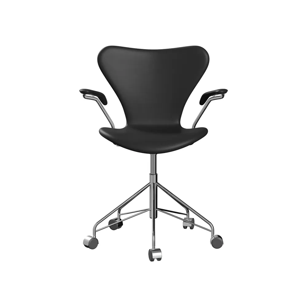 Fritz Hansen Sjuan 3217 helklädd kontorsstol i svart läder och krom