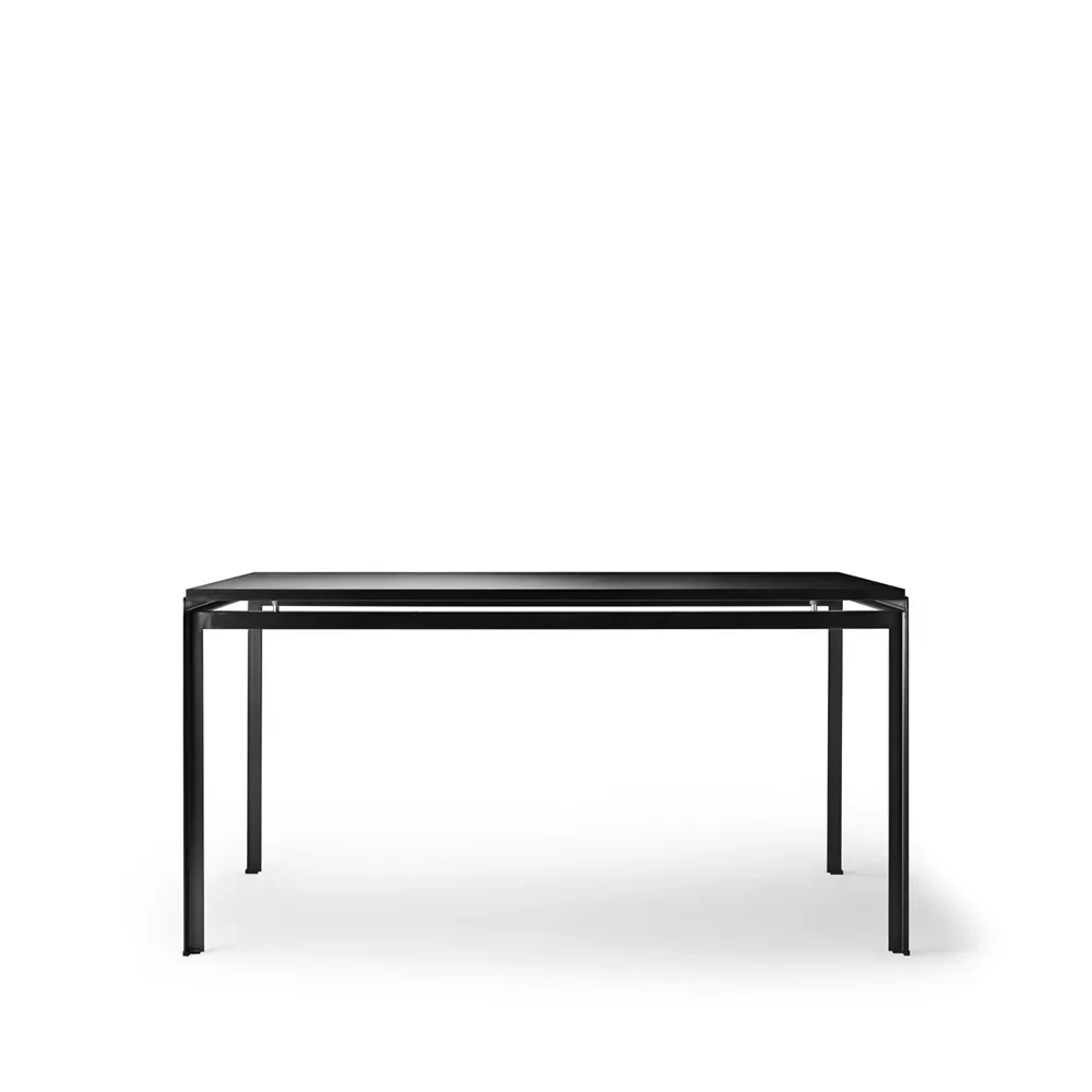 Carl Hansen & Søn PK52A skrivbord med svart skiva och svart stålstativ